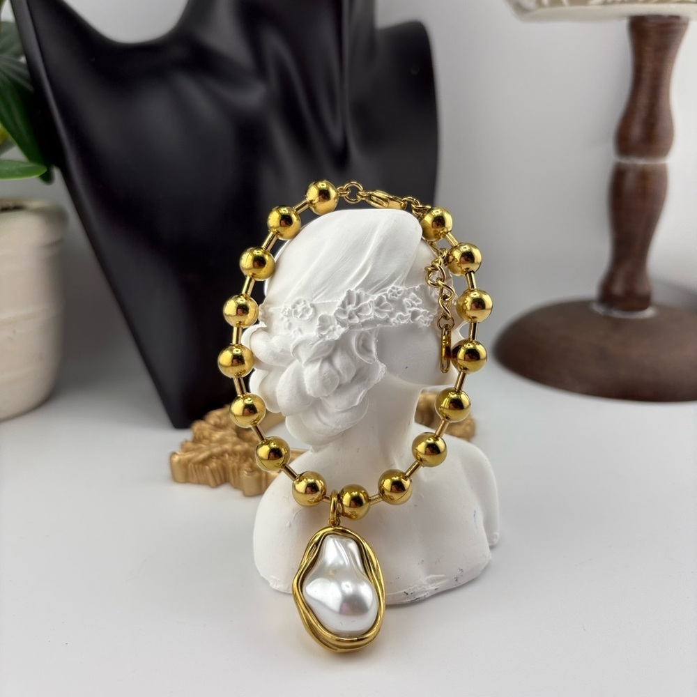 Gold Beaded Necklace with Baroque Pearl Pendant ✨ - Picture 4 of 10